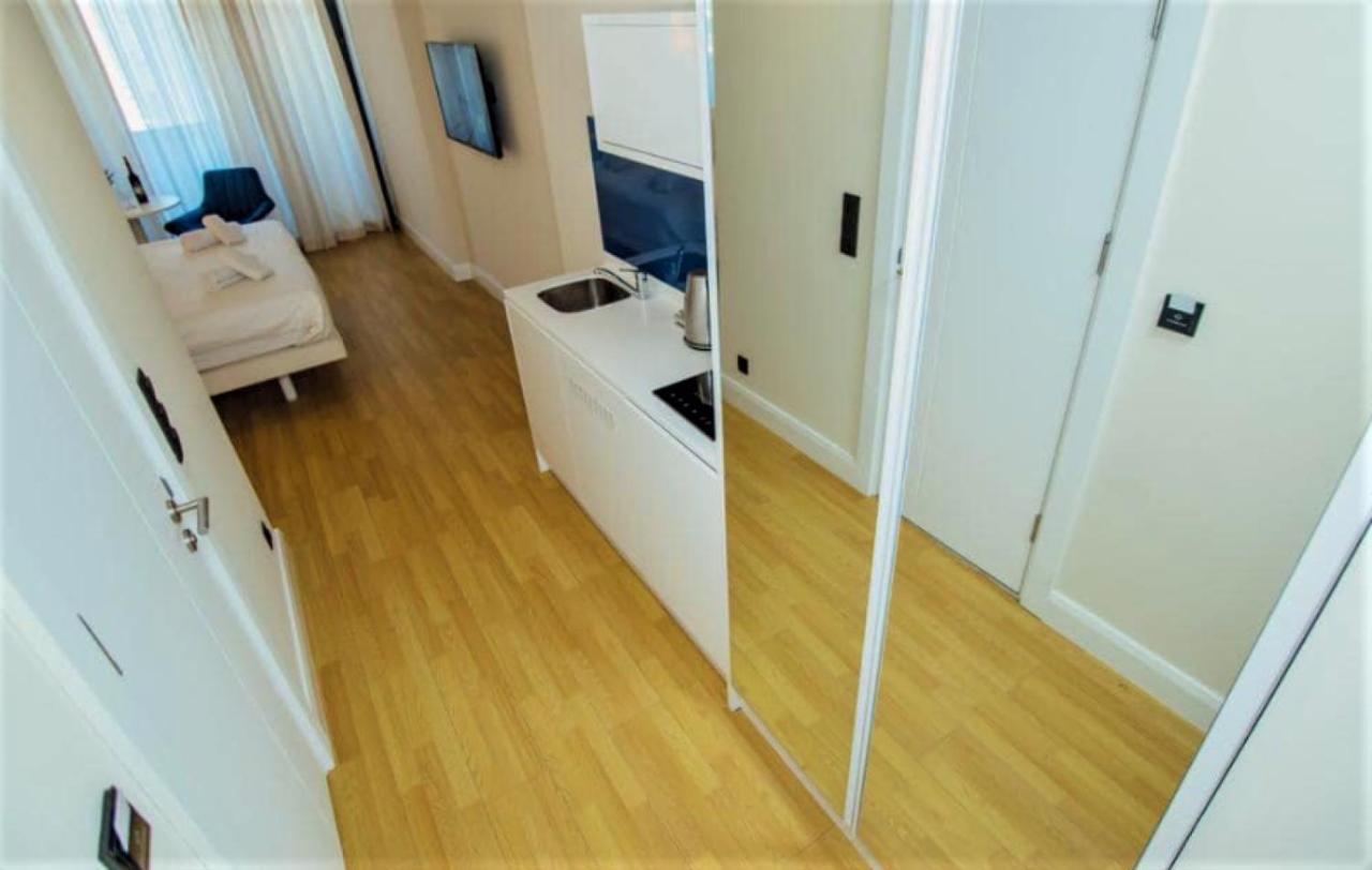 Deluxe Orbi City Beach Side&Sea View Aparthotel Batumi Exterior foto