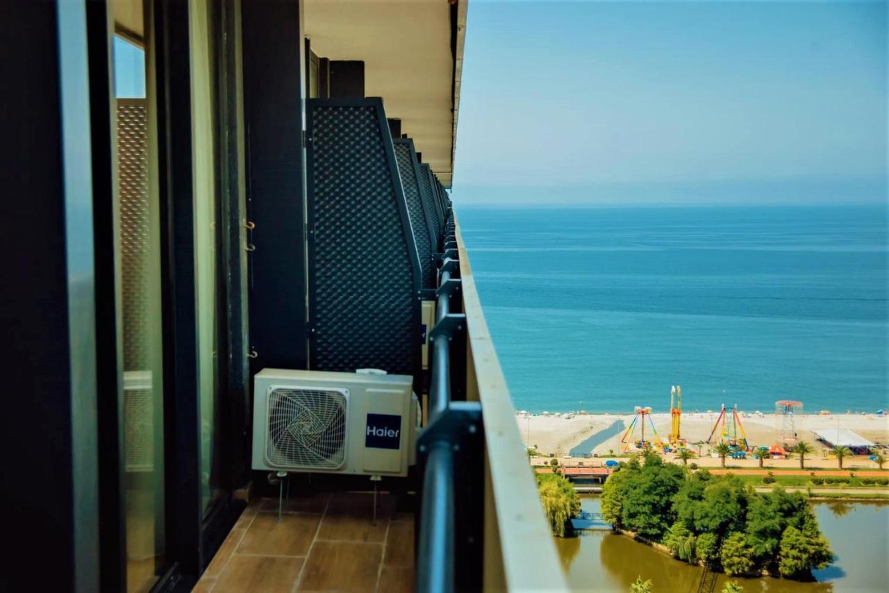 Deluxe Orbi City Beach Side&Sea View Aparthotel Batumi Exterior foto