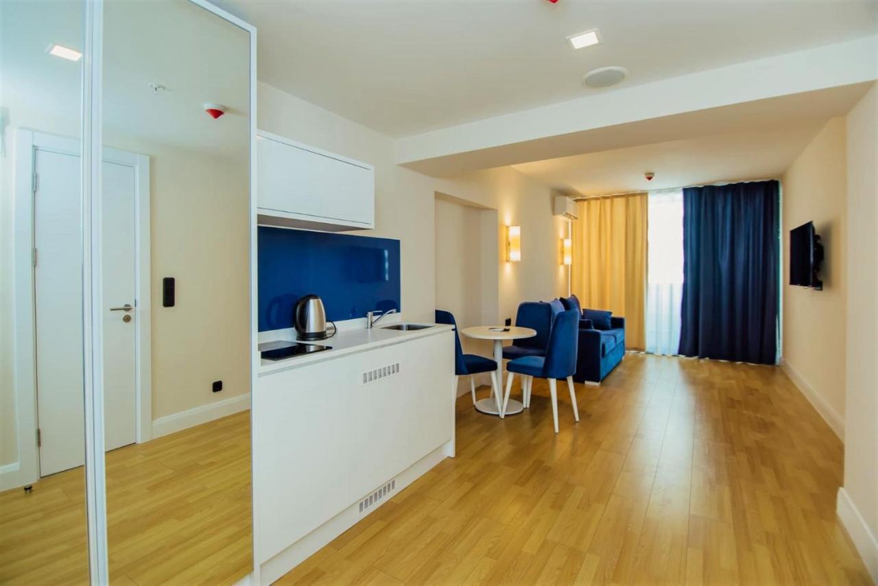 Deluxe Orbi City Beach Side&Sea View Aparthotel Batumi Exterior foto