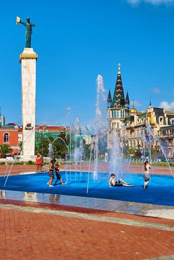 Deluxe Orbi City Beach Side&Sea View Aparthotel Batumi Exterior foto