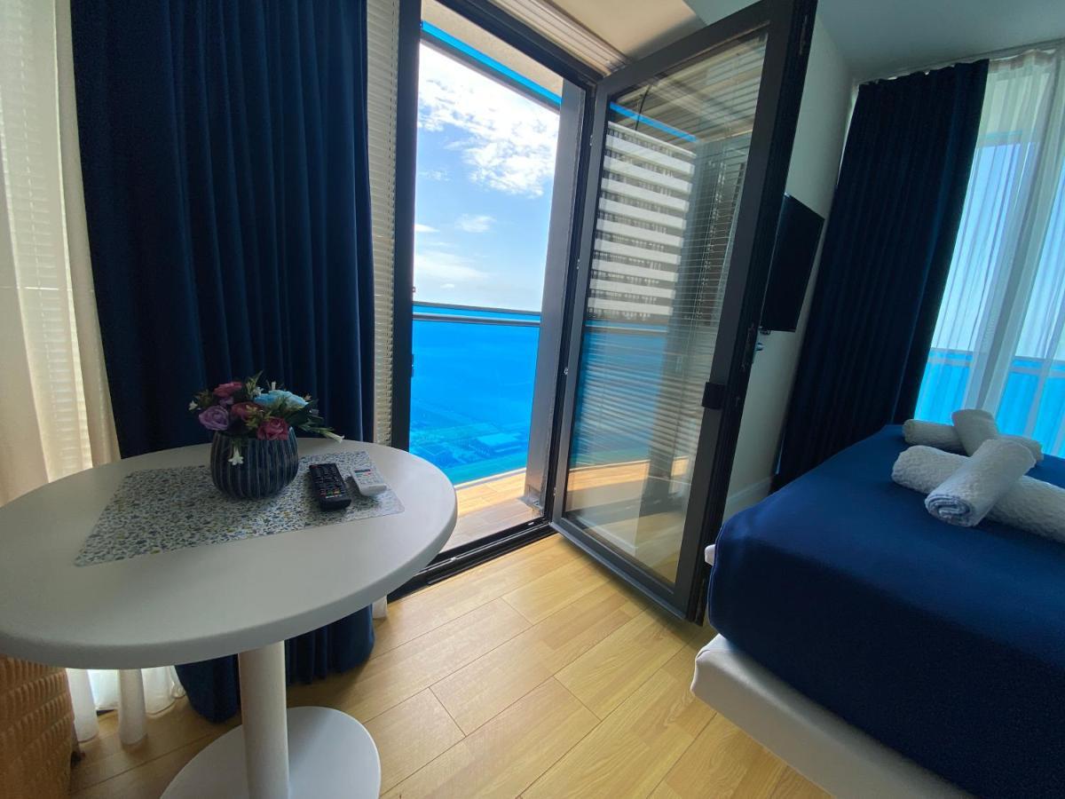 Deluxe Orbi City Beach Side&Sea View Aparthotel Batumi Exterior foto