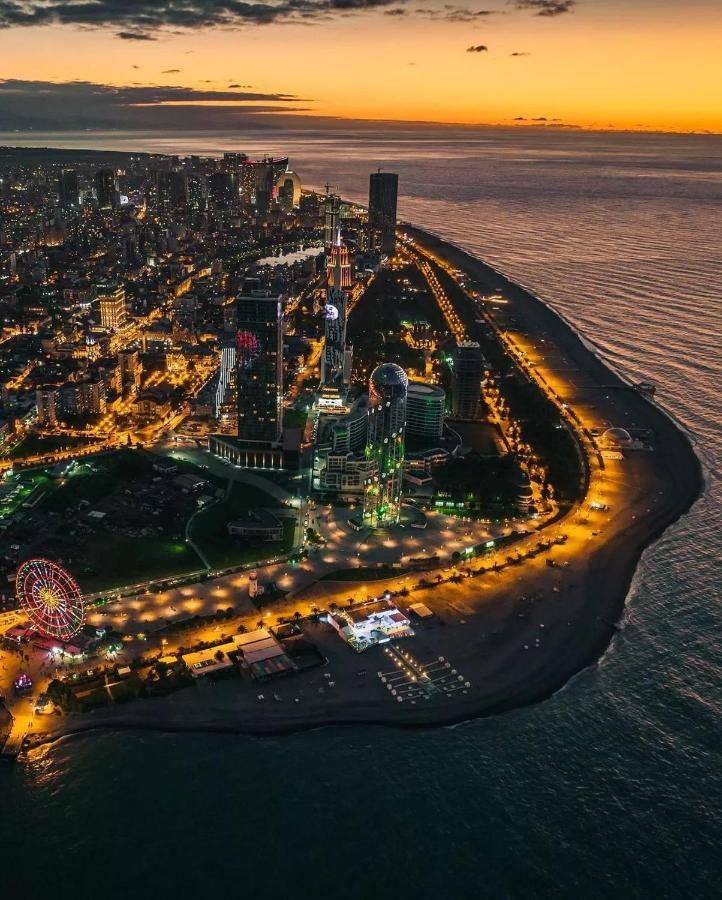 Deluxe Orbi City Beach Side&Sea View Aparthotel Batumi Exterior foto
