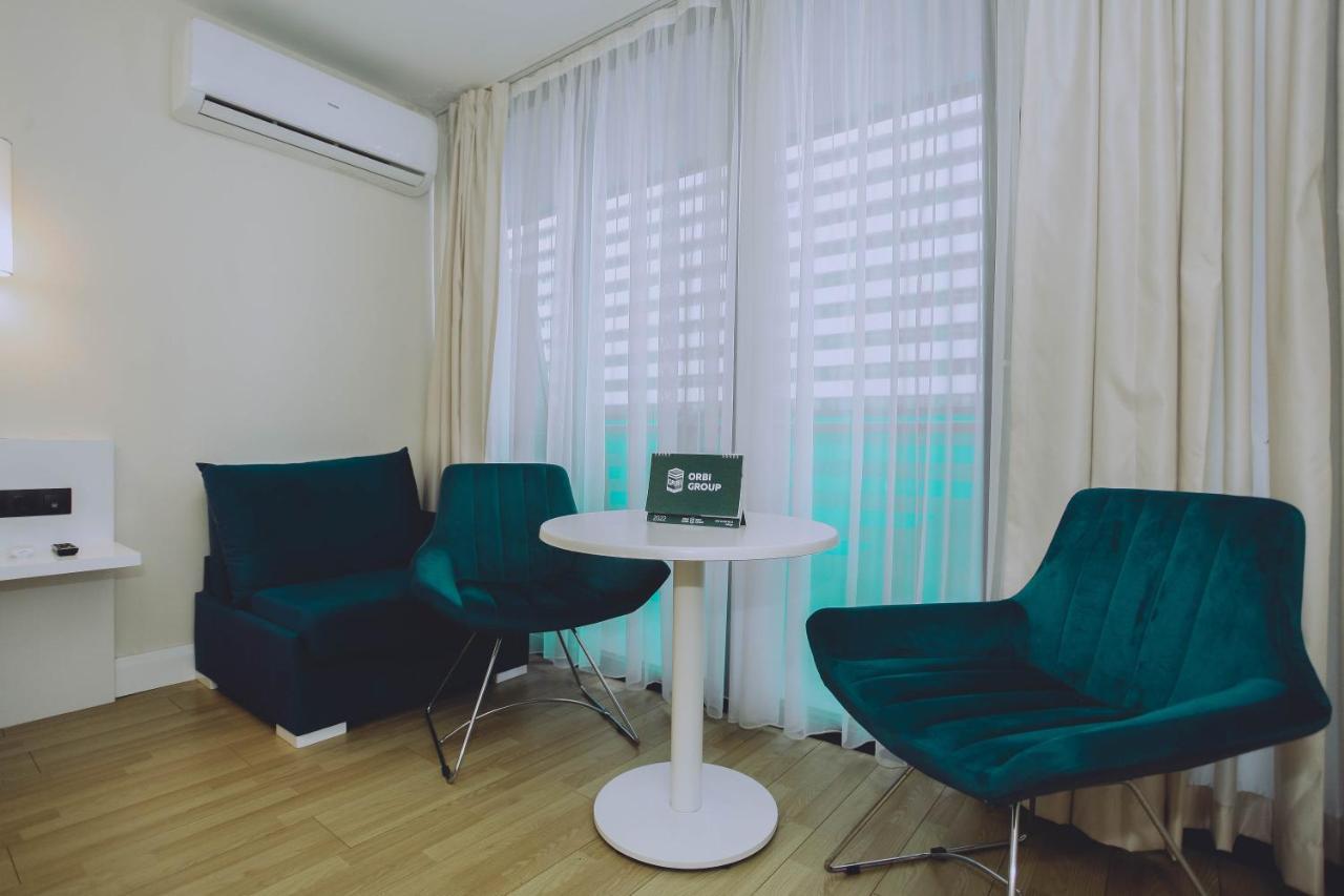 Deluxe Orbi City Beach Side&Sea View Aparthotel Batumi Exterior foto