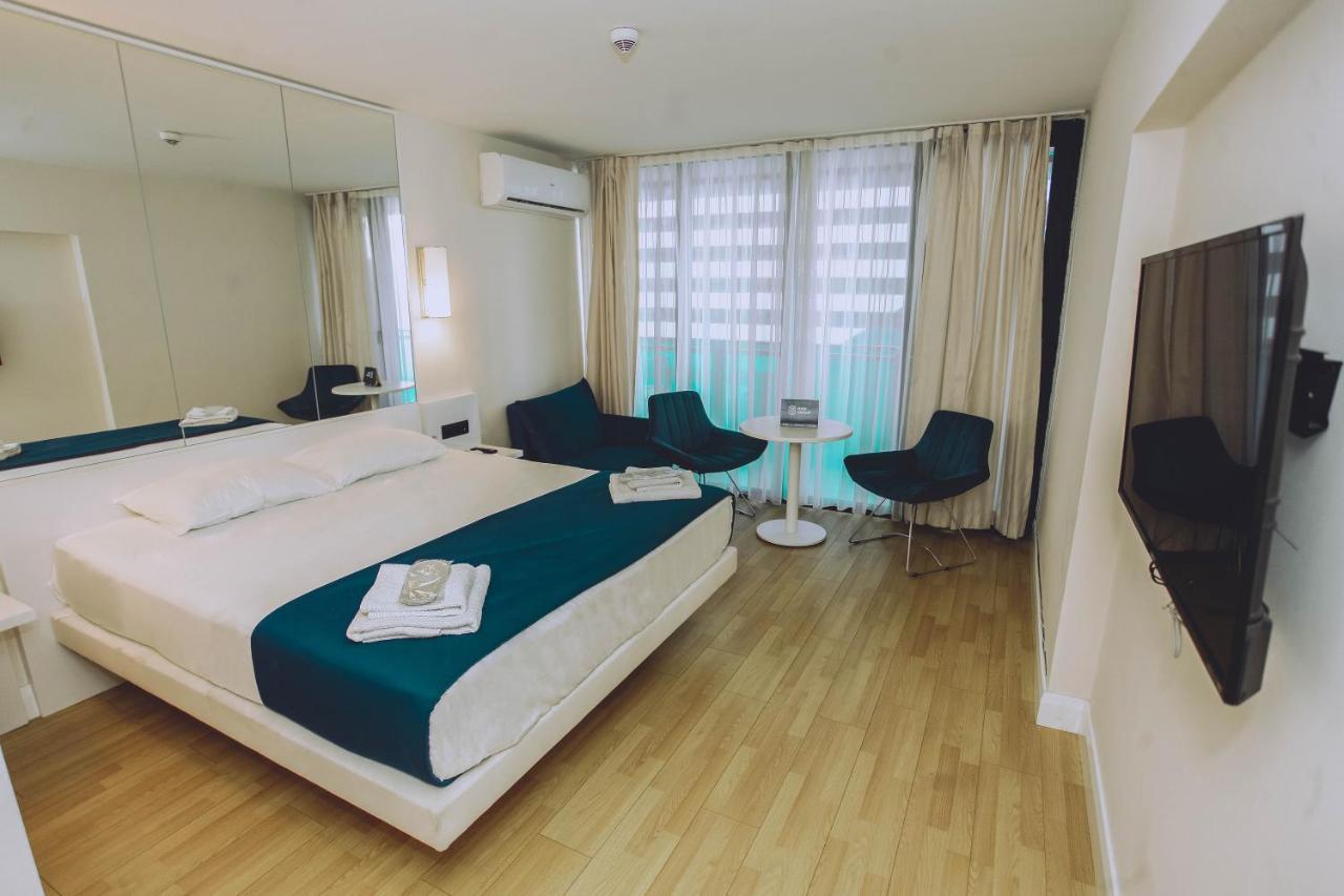 Deluxe Orbi City Beach Side&Sea View Aparthotel Batumi Exterior foto